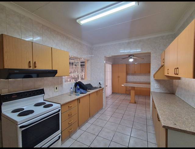 3 BEDROOM FREESTANDING FOR SALE IN STILFONTEIN EXT 4